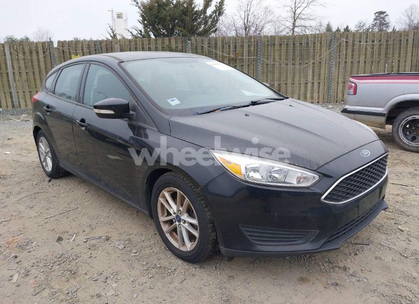2016 Ford Focus SE (VIN 1FADP3K26GL206788) main photo