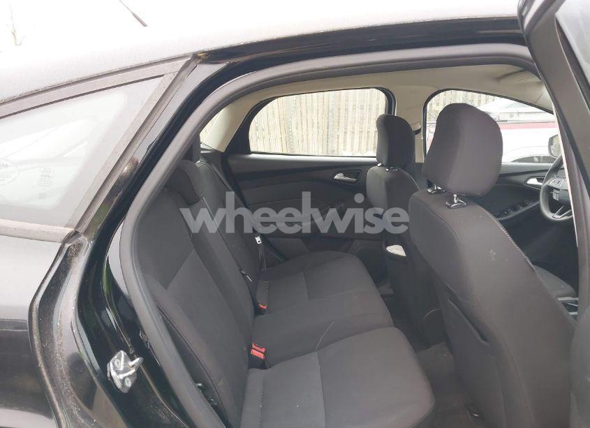 Photo 8 of 2016 Ford Focus SE (VIN 1FADP3K26GL206788)