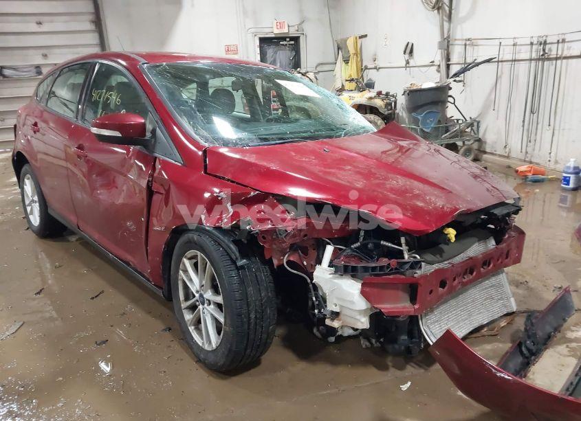 2016 Ford Focus SE (VIN 1FADP3K26GL220335) main photo