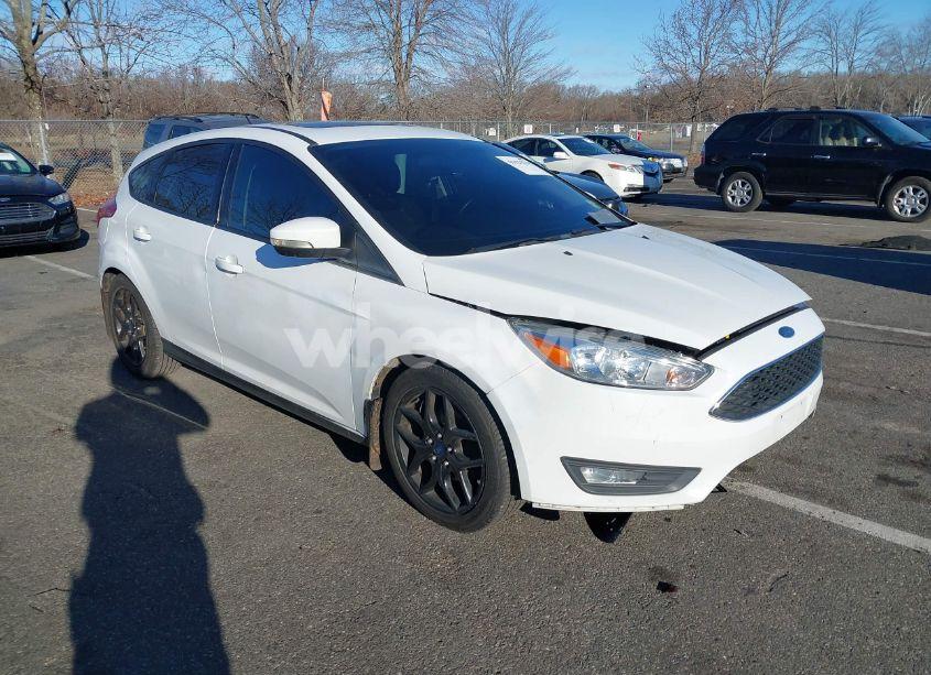 2016 Ford Focus SE (VIN 1FADP3K26GL250550) main photo