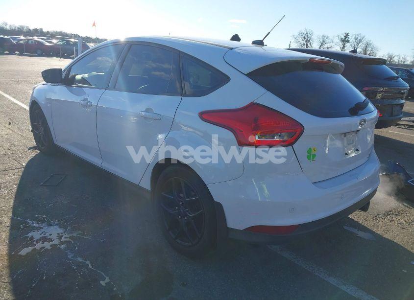 Photo 3 of 2016 Ford Focus SE (VIN 1FADP3K26GL250550)