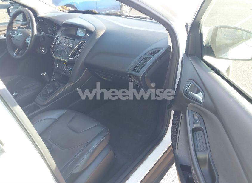 Photo 5 of 2016 Ford Focus SE (VIN 1FADP3K26GL250550)