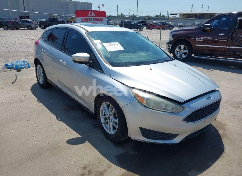 2016 Ford Focus SE (VIN 1FADP3K26GL264402) main photo