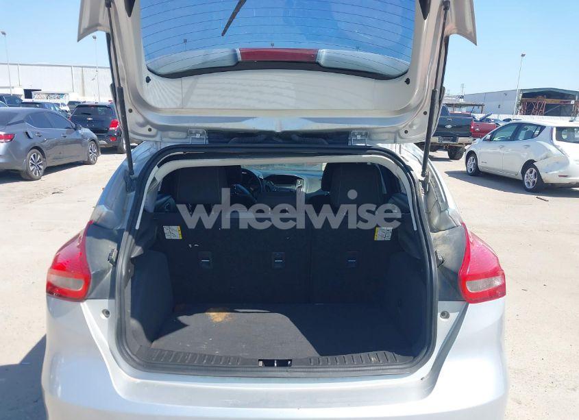 Photo 17 of 2016 Ford Focus SE (VIN 1FADP3K26GL264402)