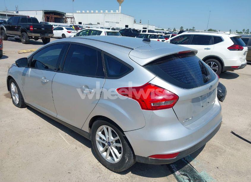 Photo 3 of 2016 Ford Focus SE (VIN 1FADP3K26GL264402)