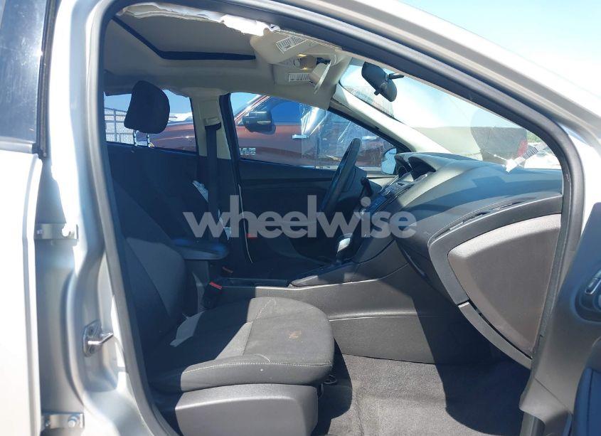 Photo 5 of 2016 Ford Focus SE (VIN 1FADP3K26GL264402)