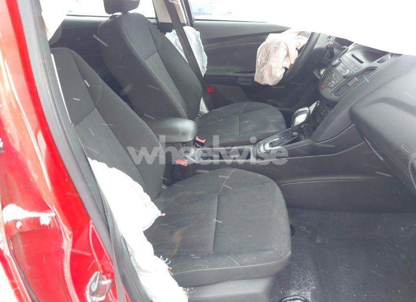 Photo 5 of 2016 Ford Focus SE (VIN 1FADP3K26GL276694)