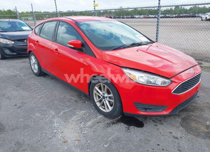 2016 Ford Focus SE (VIN 1FADP3K26GL285802) main photo