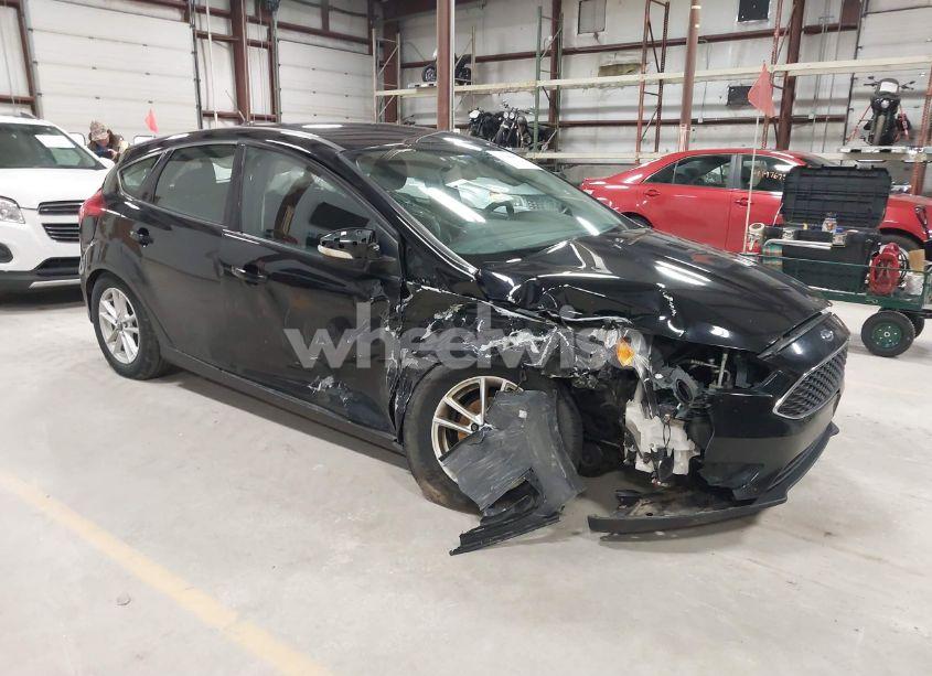 2016 Ford Focus SE (VIN 1FADP3K26GL301965) main photo
