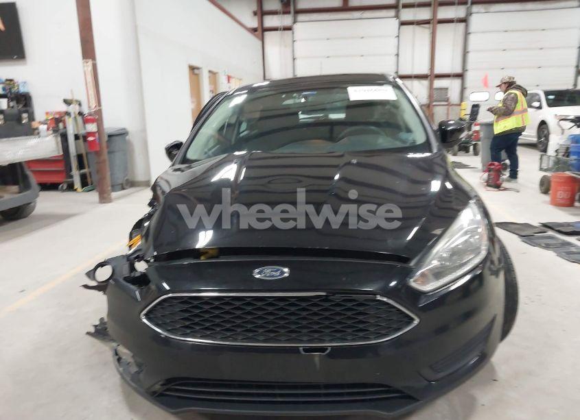 Photo 12 of 2016 Ford Focus SE (VIN 1FADP3K26GL301965)