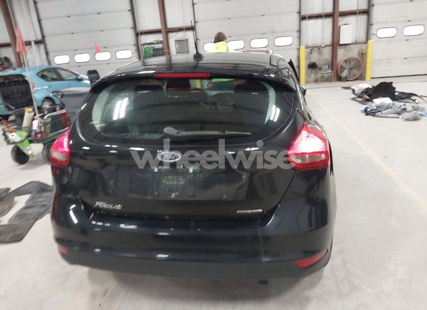Photo 16 of 2016 Ford Focus SE (VIN 1FADP3K26GL301965)