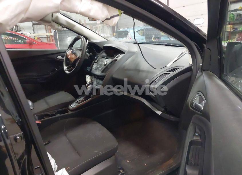 Photo 5 of 2016 Ford Focus SE (VIN 1FADP3K26GL301965)