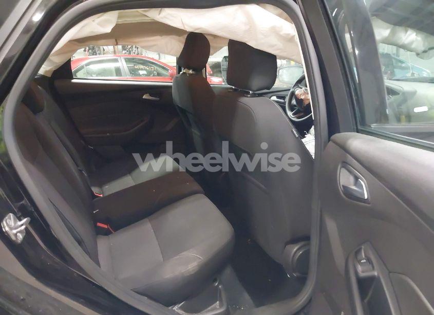 Photo 8 of 2016 Ford Focus SE (VIN 1FADP3K26GL301965)