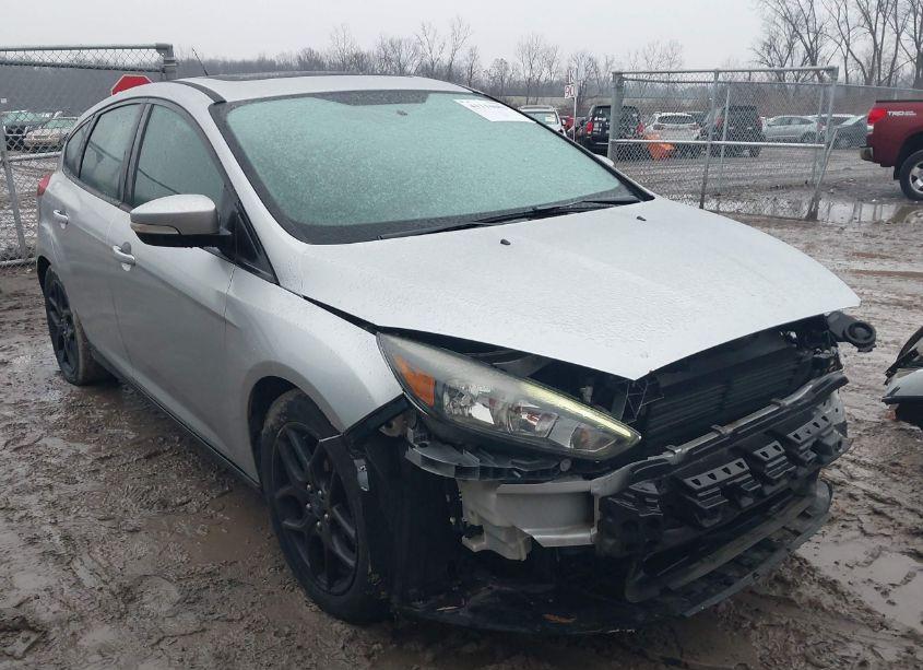 2016 Ford Focus SE (VIN 1FADP3K26GL326509) main photo