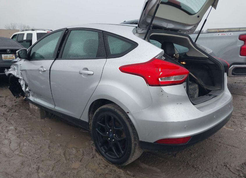 Photo 3 of 2016 Ford Focus SE (VIN 1FADP3K26GL326509)