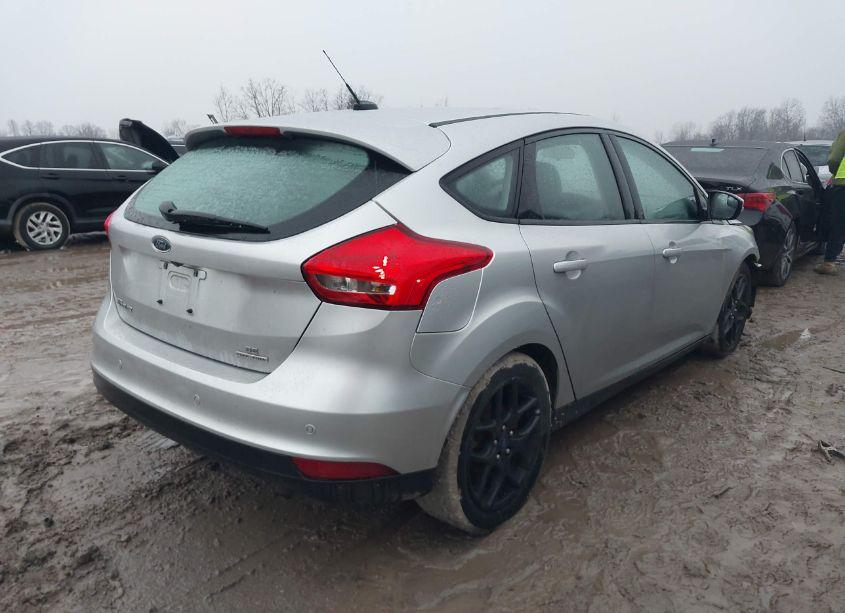 Photo 4 of 2016 Ford Focus SE (VIN 1FADP3K26GL326509)