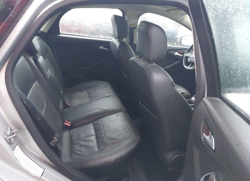 Photo 8 of 2016 Ford Focus SE (VIN 1FADP3K26GL326509)