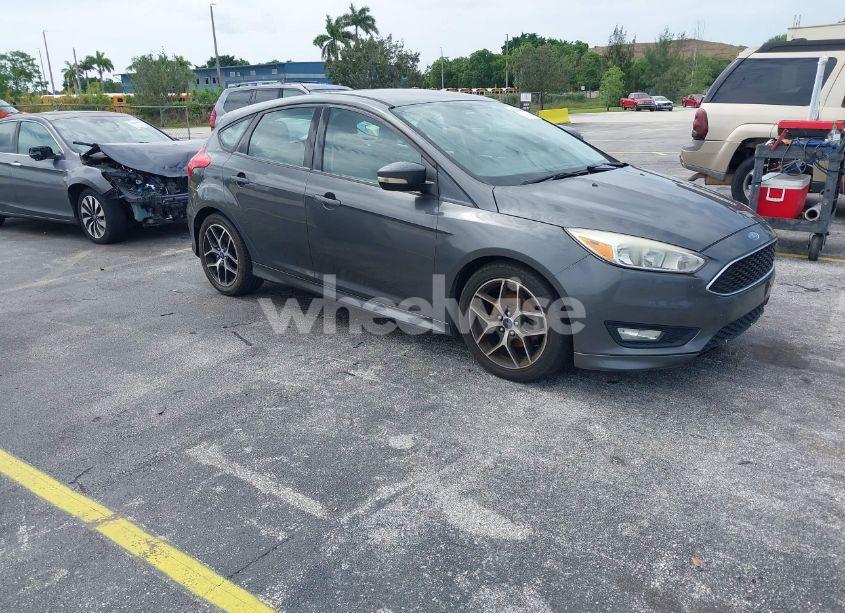 2016 Ford Focus SE (VIN 1FADP3K26GL376715) main photo