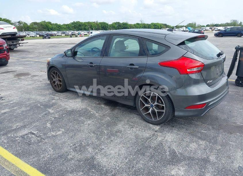 Photo 3 of 2016 Ford Focus SE (VIN 1FADP3K26GL376715)