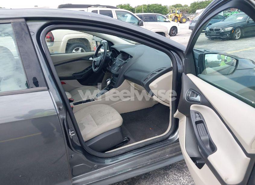 Photo 5 of 2016 Ford Focus SE (VIN 1FADP3K26GL376715)