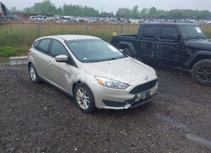 2017 Ford Focus SE (VIN 1FADP3K26HL204069) main photo