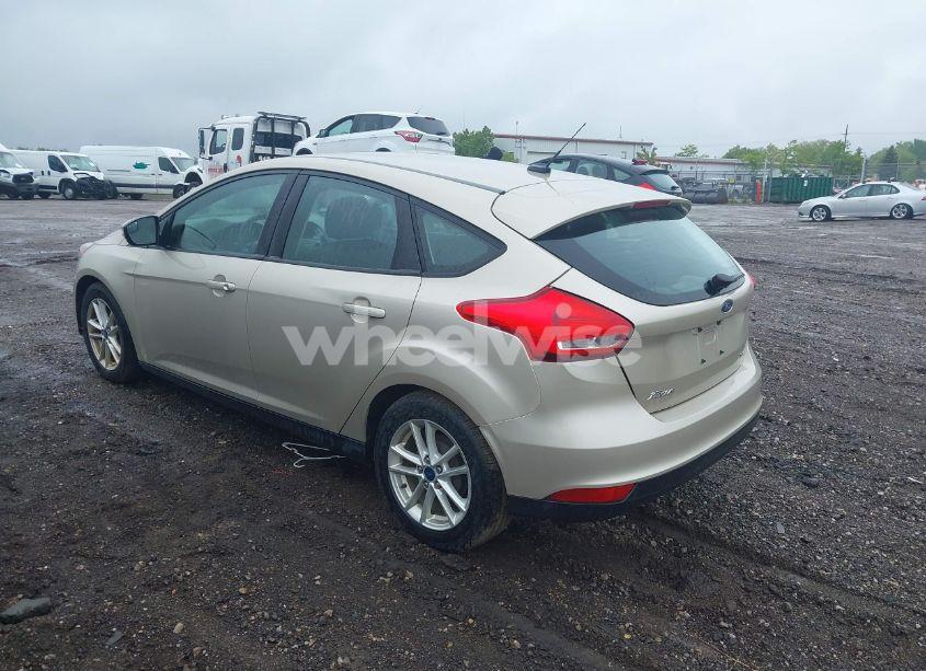 Photo 3 of 2017 Ford Focus SE (VIN 1FADP3K26HL204069)