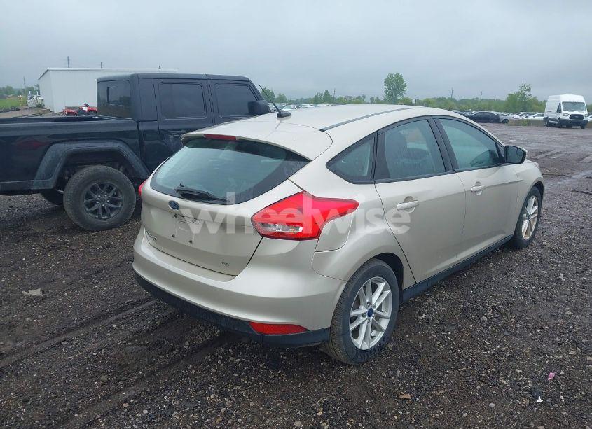 Photo 4 of 2017 Ford Focus SE (VIN 1FADP3K26HL204069)