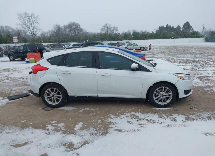 Photo 13 of 2017 Ford Focus SE (VIN 1FADP3K26HL233524)