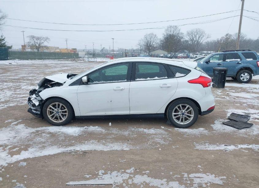 Photo 14 of 2017 Ford Focus SE (VIN 1FADP3K26HL233524)