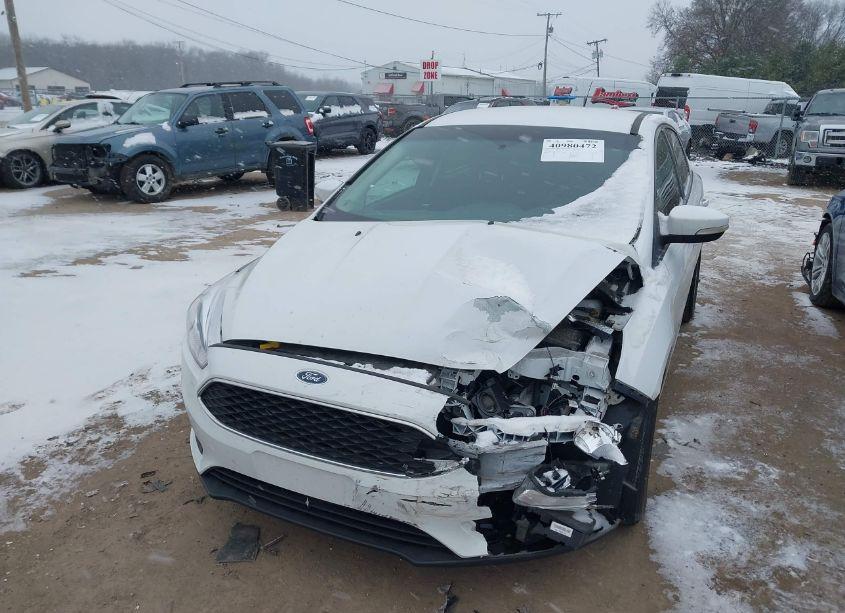 Photo 2 of 2017 Ford Focus SE (VIN 1FADP3K26HL233524)