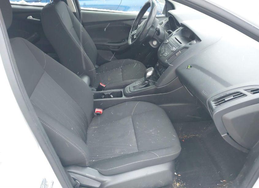 Photo 5 of 2017 Ford Focus SE (VIN 1FADP3K26HL233524)