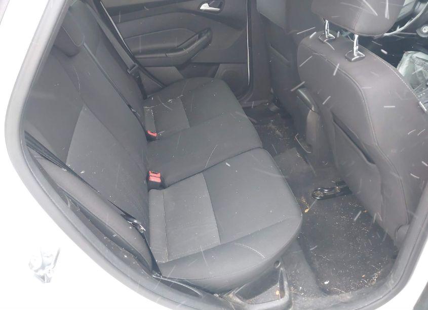 Photo 8 of 2017 Ford Focus SE (VIN 1FADP3K26HL233524)