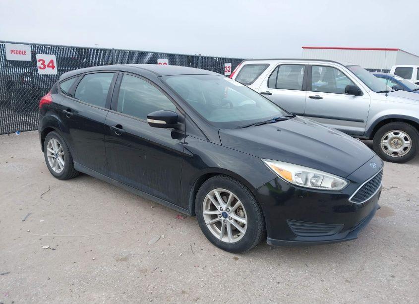2017 Ford Focus SE (VIN 1FADP3K26HL276728) main photo