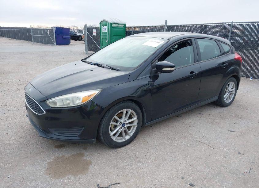Photo 2 of 2017 Ford Focus SE (VIN 1FADP3K26HL276728)