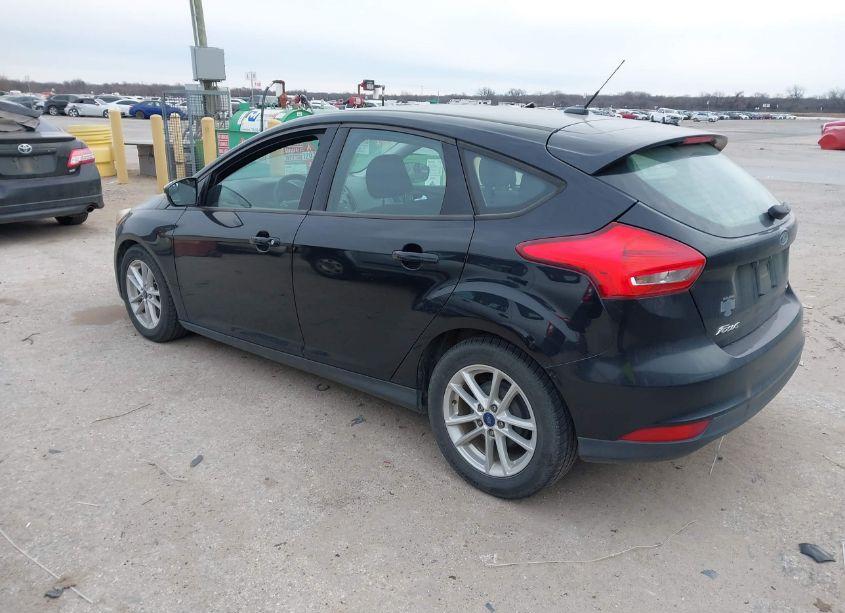 Photo 3 of 2017 Ford Focus SE (VIN 1FADP3K26HL276728)