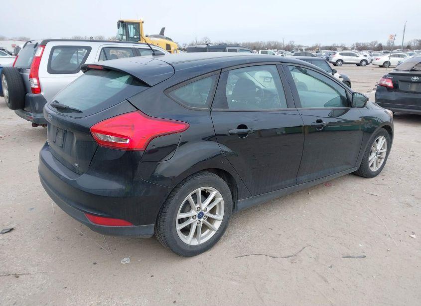 Photo 4 of 2017 Ford Focus SE (VIN 1FADP3K26HL276728)
