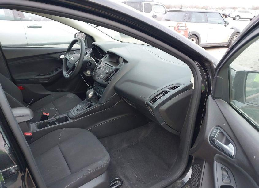 Photo 5 of 2017 Ford Focus SE (VIN 1FADP3K26HL276728)