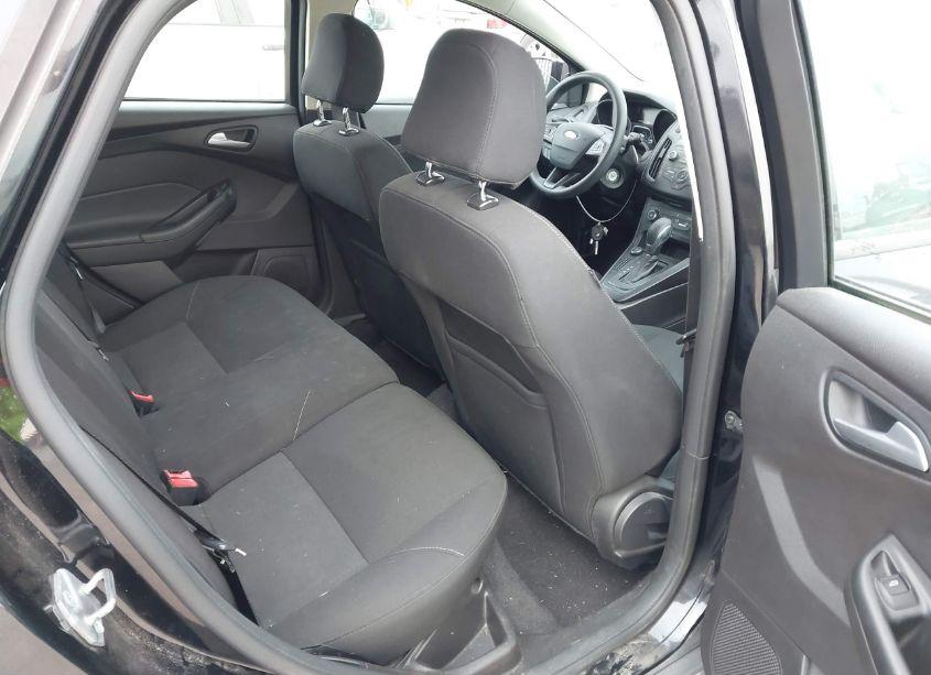 Photo 8 of 2017 Ford Focus SE (VIN 1FADP3K26HL276728)