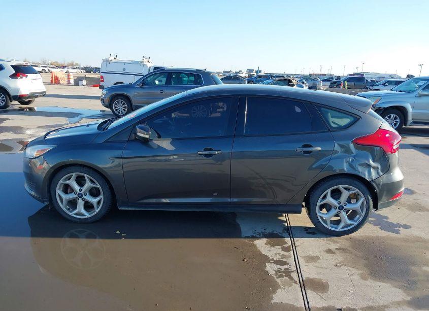 Photo 14 of 2017 Ford Focus SE (VIN 1FADP3K26HL290130)