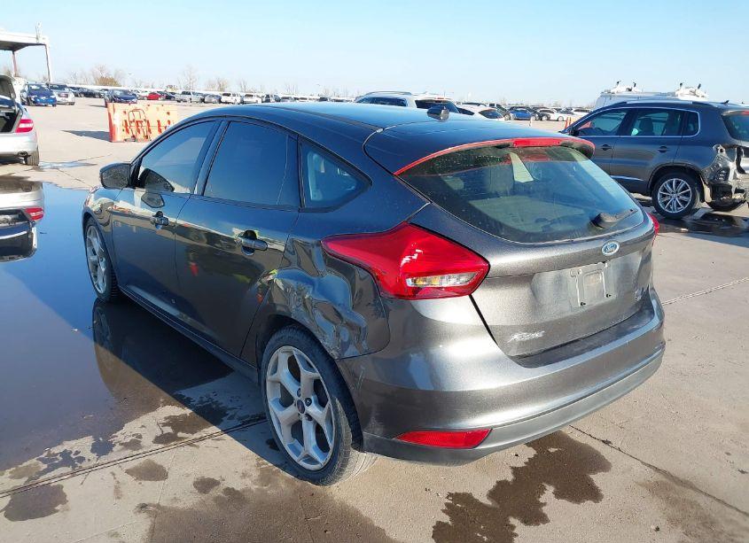 Photo 3 of 2017 Ford Focus SE (VIN 1FADP3K26HL290130)