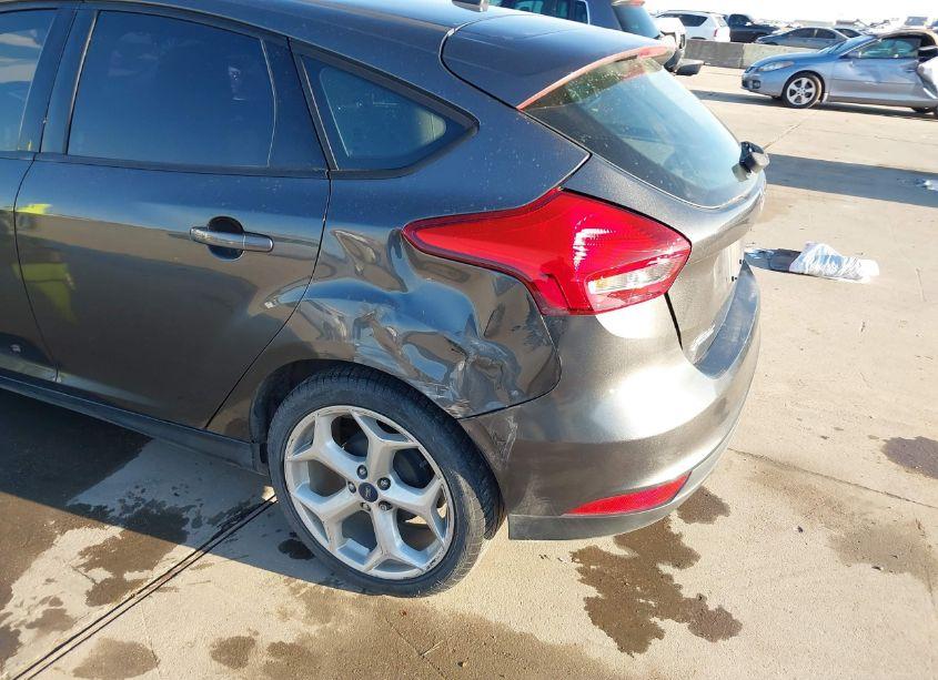 Photo 6 of 2017 Ford Focus SE (VIN 1FADP3K26HL290130)