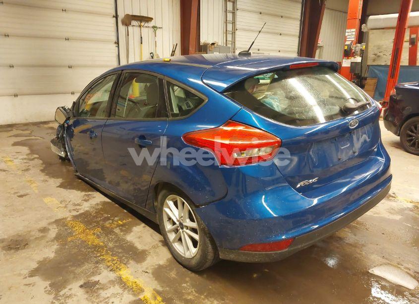 Photo 3 of 2018 Ford Focus SE (VIN 1FADP3K26JL208094)