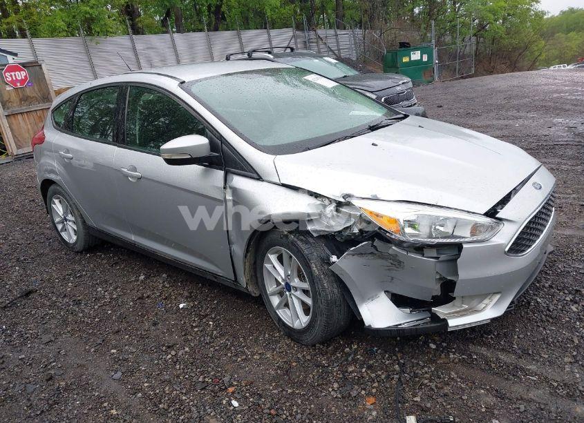 2018 Ford Focus SE (VIN 1FADP3K26JL215546) main photo