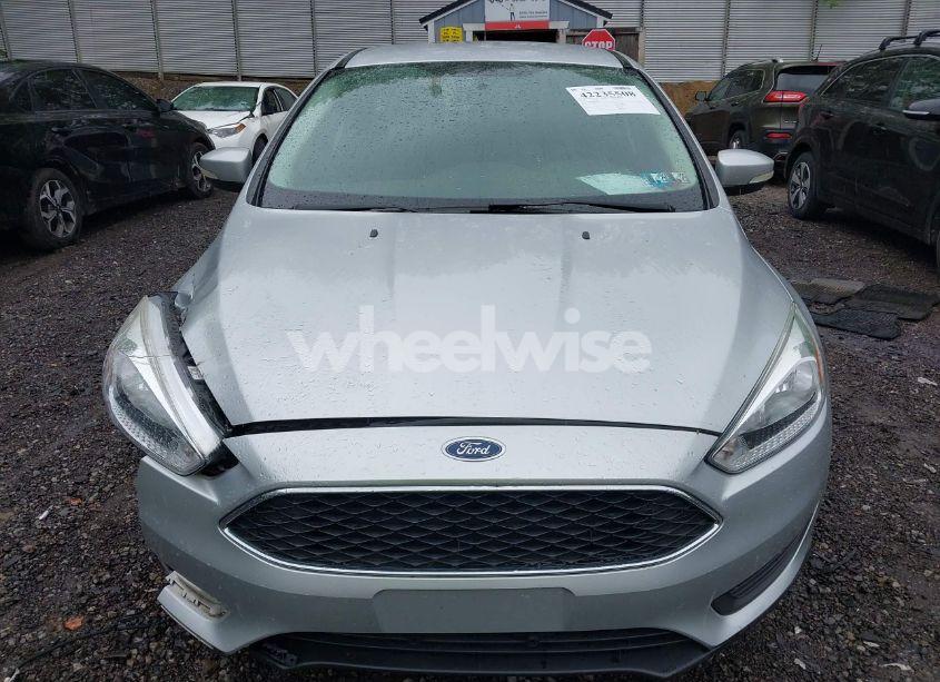Photo 12 of 2018 Ford Focus SE (VIN 1FADP3K26JL215546)