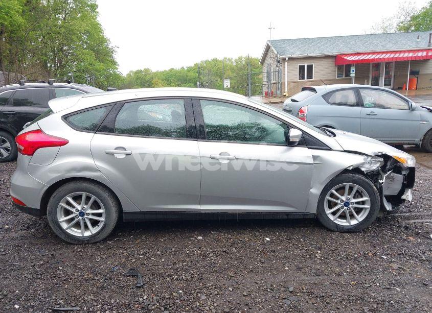 Photo 13 of 2018 Ford Focus SE (VIN 1FADP3K26JL215546)