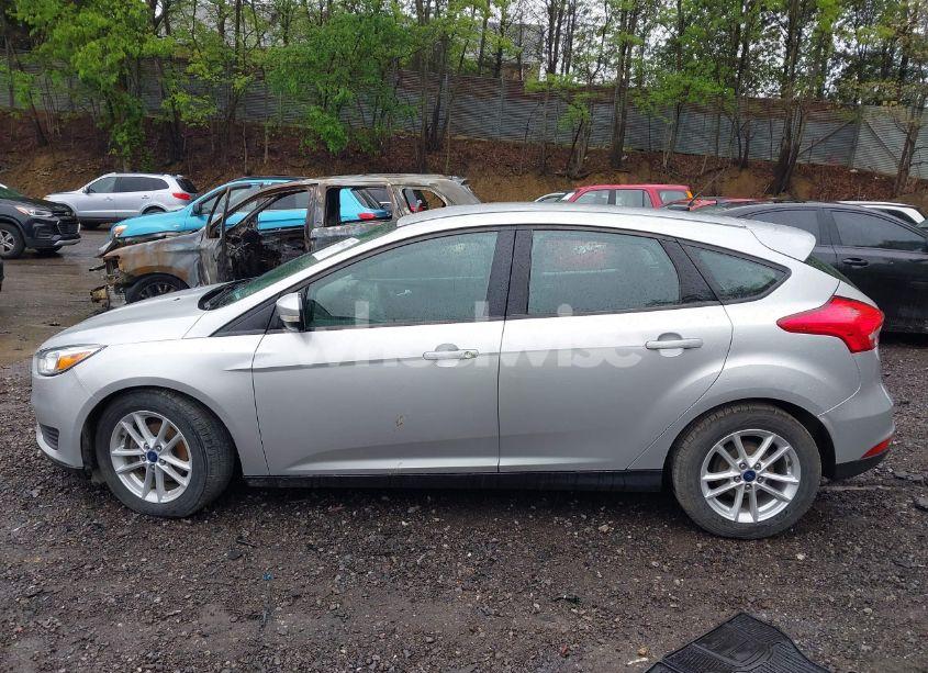 Photo 14 of 2018 Ford Focus SE (VIN 1FADP3K26JL215546)