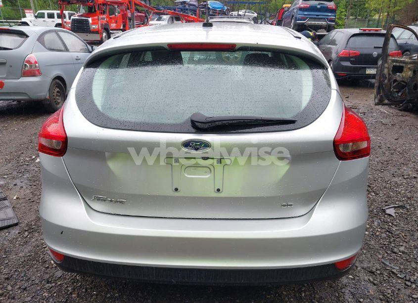 Photo 16 of 2018 Ford Focus SE (VIN 1FADP3K26JL215546)