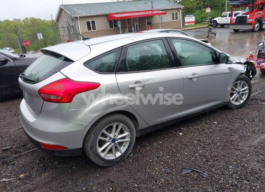 Photo 4 of 2018 Ford Focus SE (VIN 1FADP3K26JL215546)