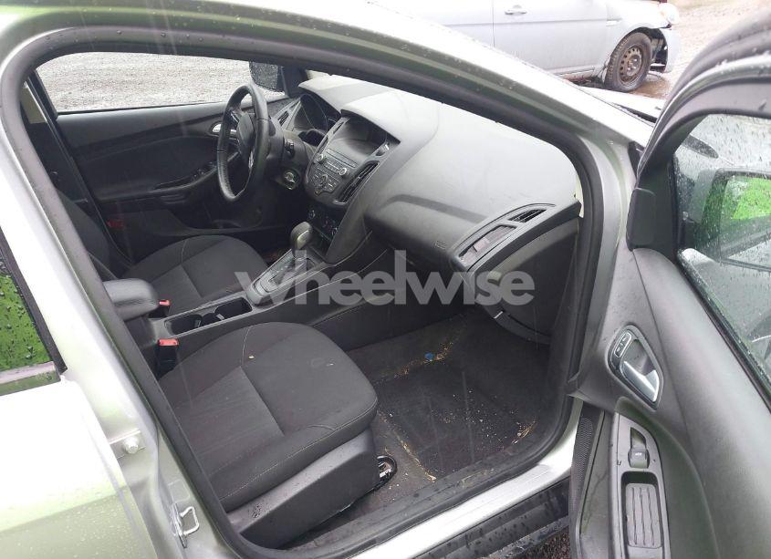 Photo 5 of 2018 Ford Focus SE (VIN 1FADP3K26JL215546)