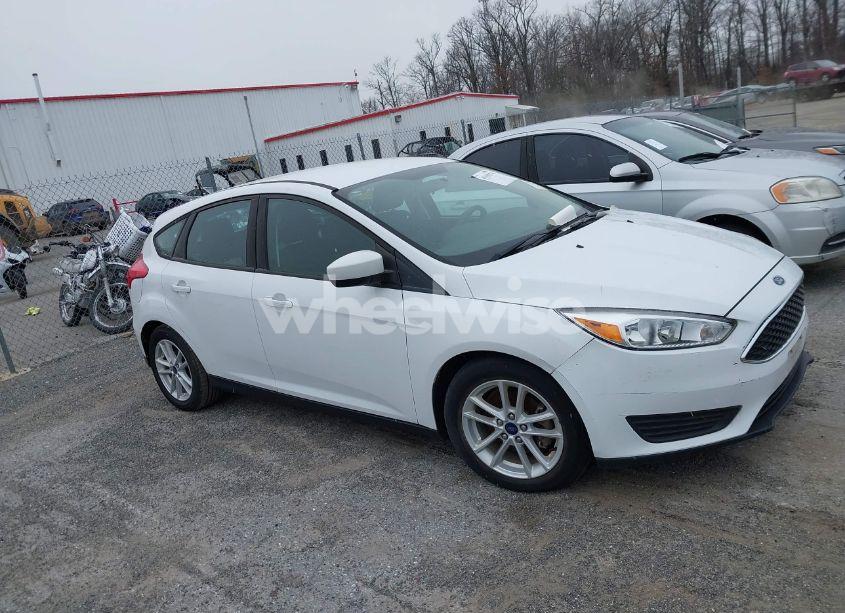 2018 Ford Focus SE (VIN 1FADP3K26JL221119) main photo